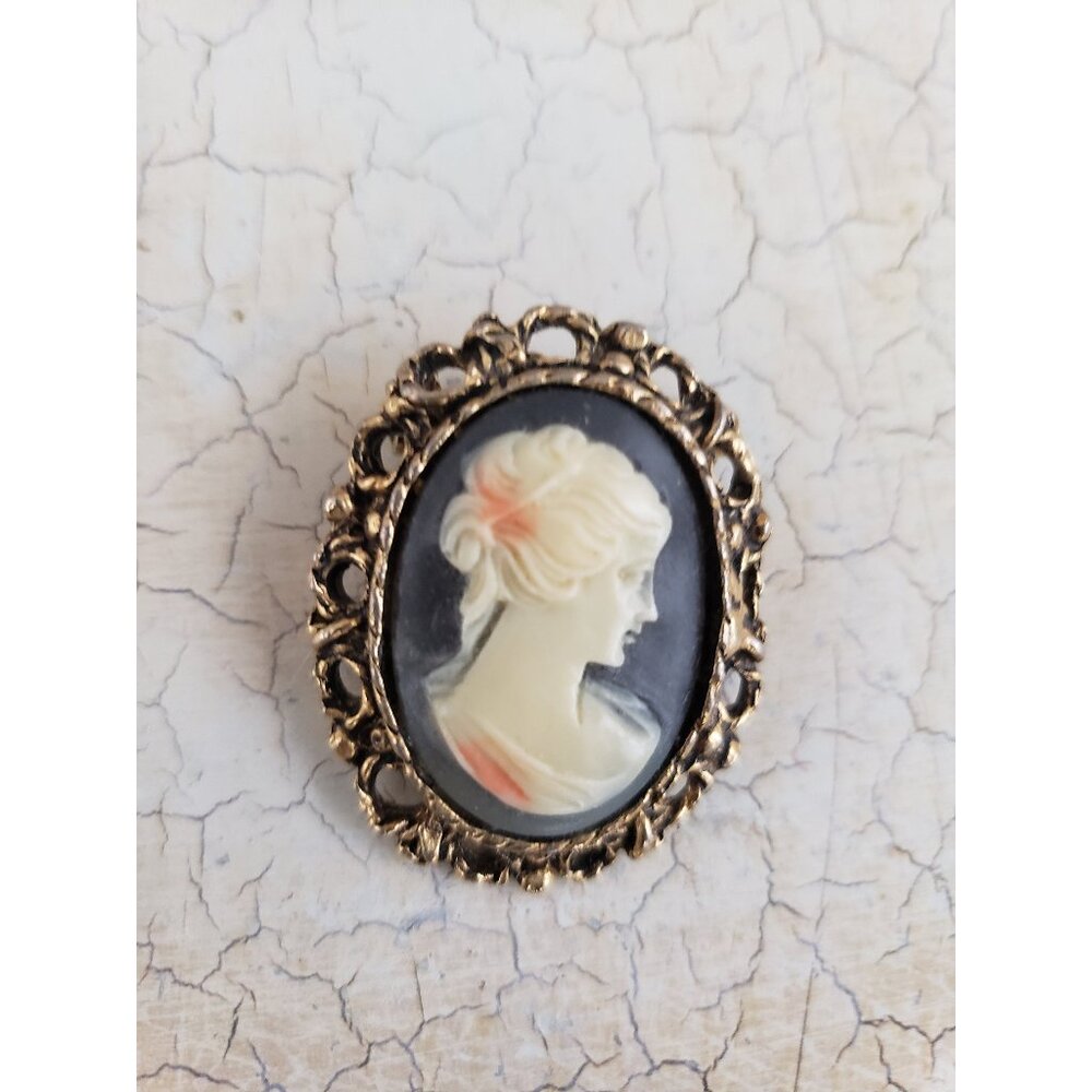 Cameo Brooch Right Facing White Cameo on Black Background with Gold Tone Frame